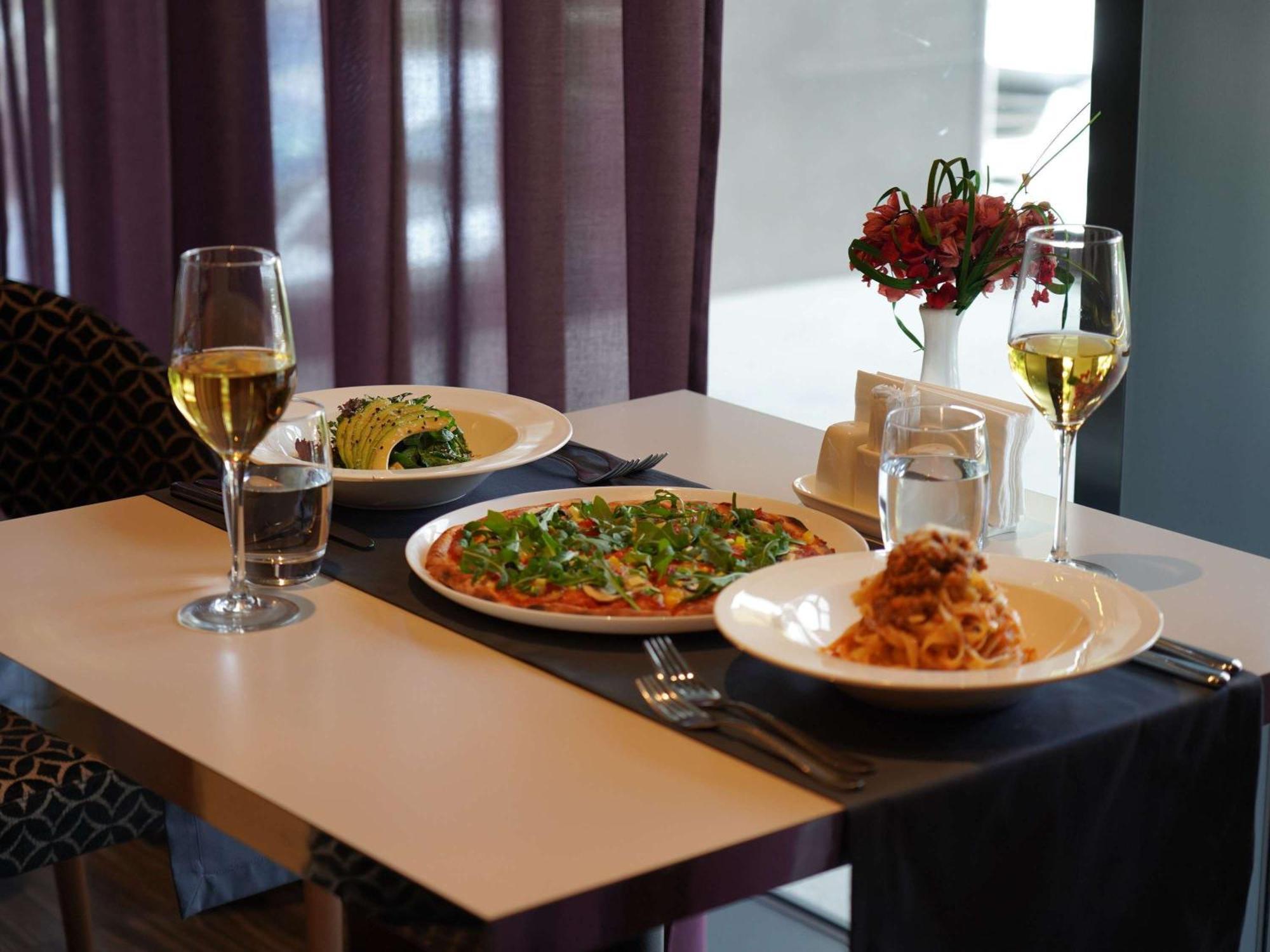 Mercure Almaty City Center Ngoại thất bức ảnh